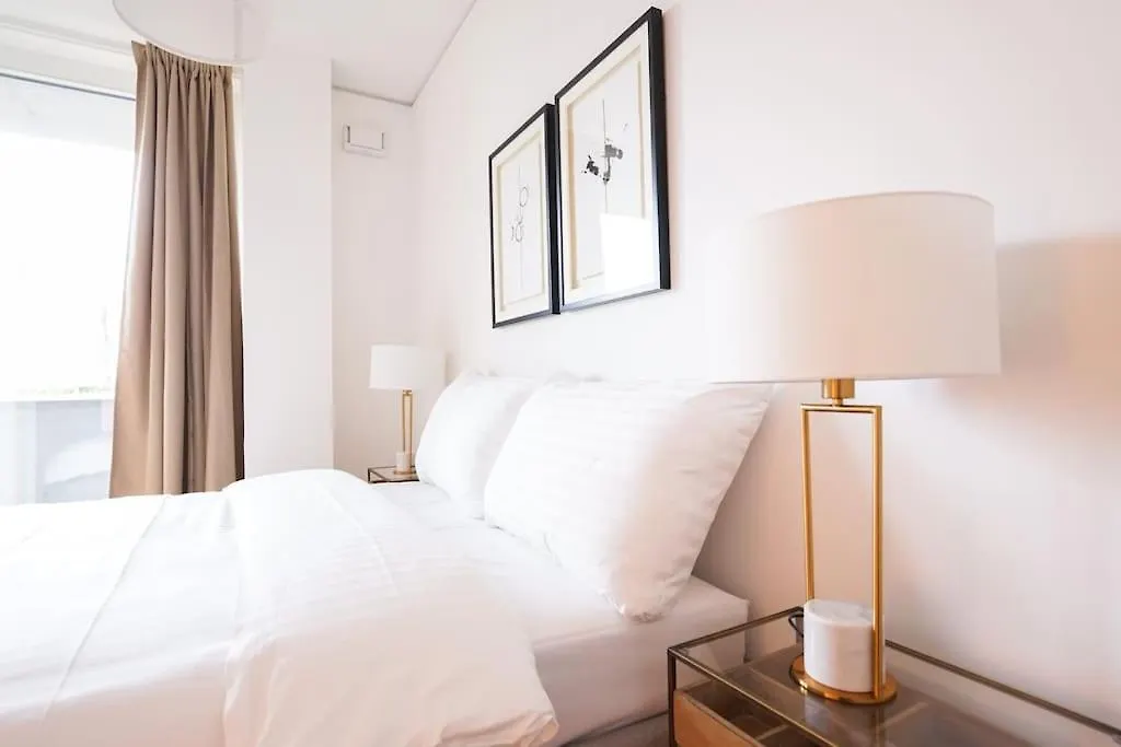 Executive Suite W/ Rooftop Pool Vienna Apartment