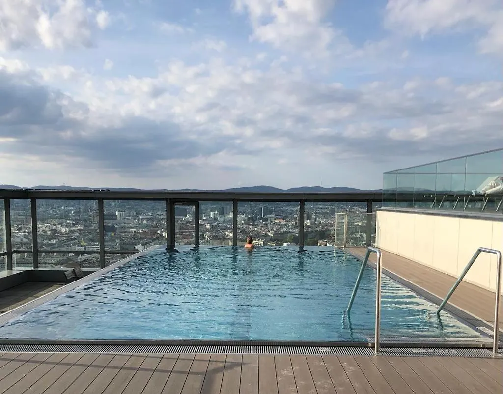 Executive Suite W/ Rooftop Pool Vienna Apartment